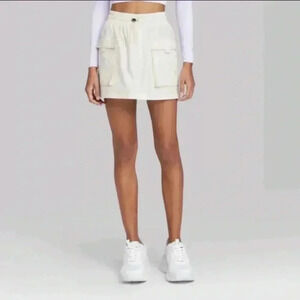 Women's Parachute Cargo Mini Skirt - Wild Fable'
Off-White Size L